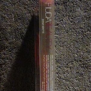Huda Beauty Demi Matte Lipstick